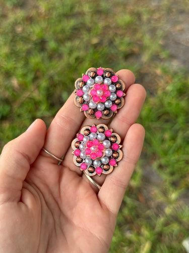 White Pearlies & Hot Pink Concho 1 1/4” (Pair)